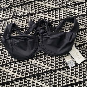 LSPACE Camellia Bikini top black size M